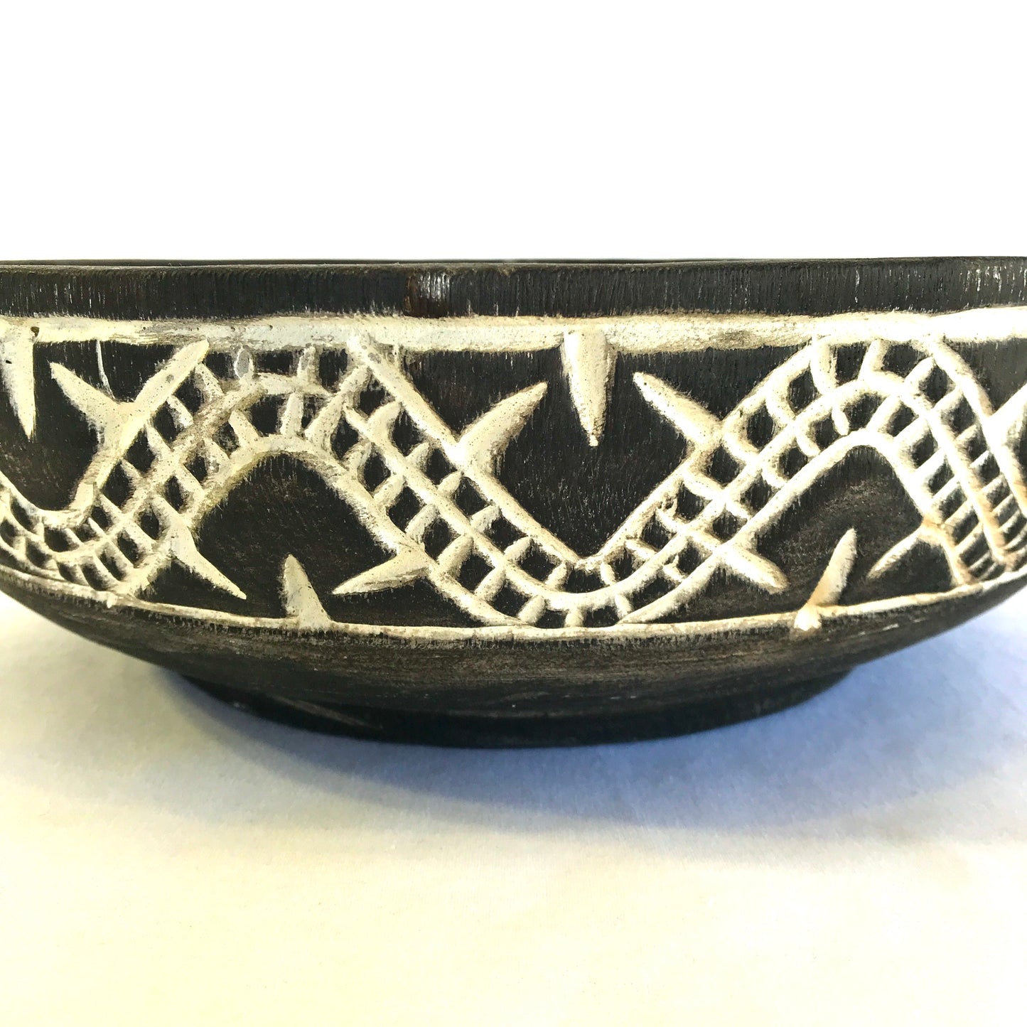 Indonesian Winding Carved Bowl Black/Brown