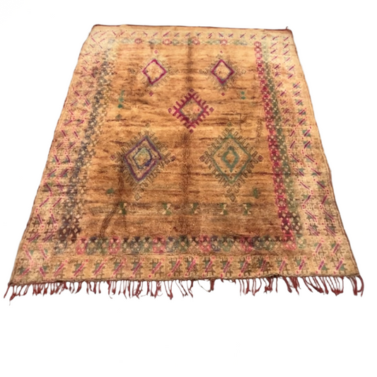 Full view of the rug highlighting the 'hashtag' outer border and the balanced five-diamond composition in the center.