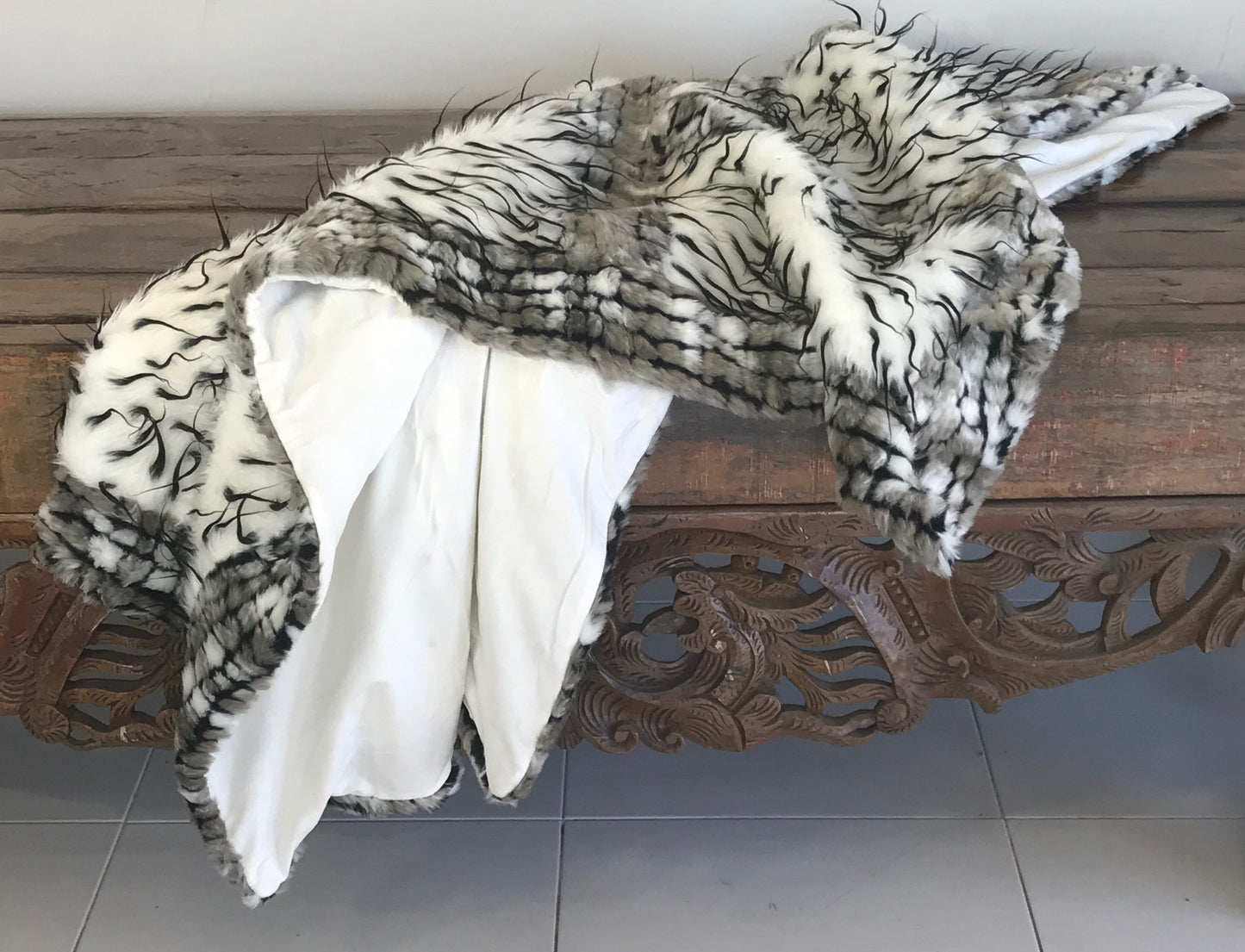 Capirnia Throw